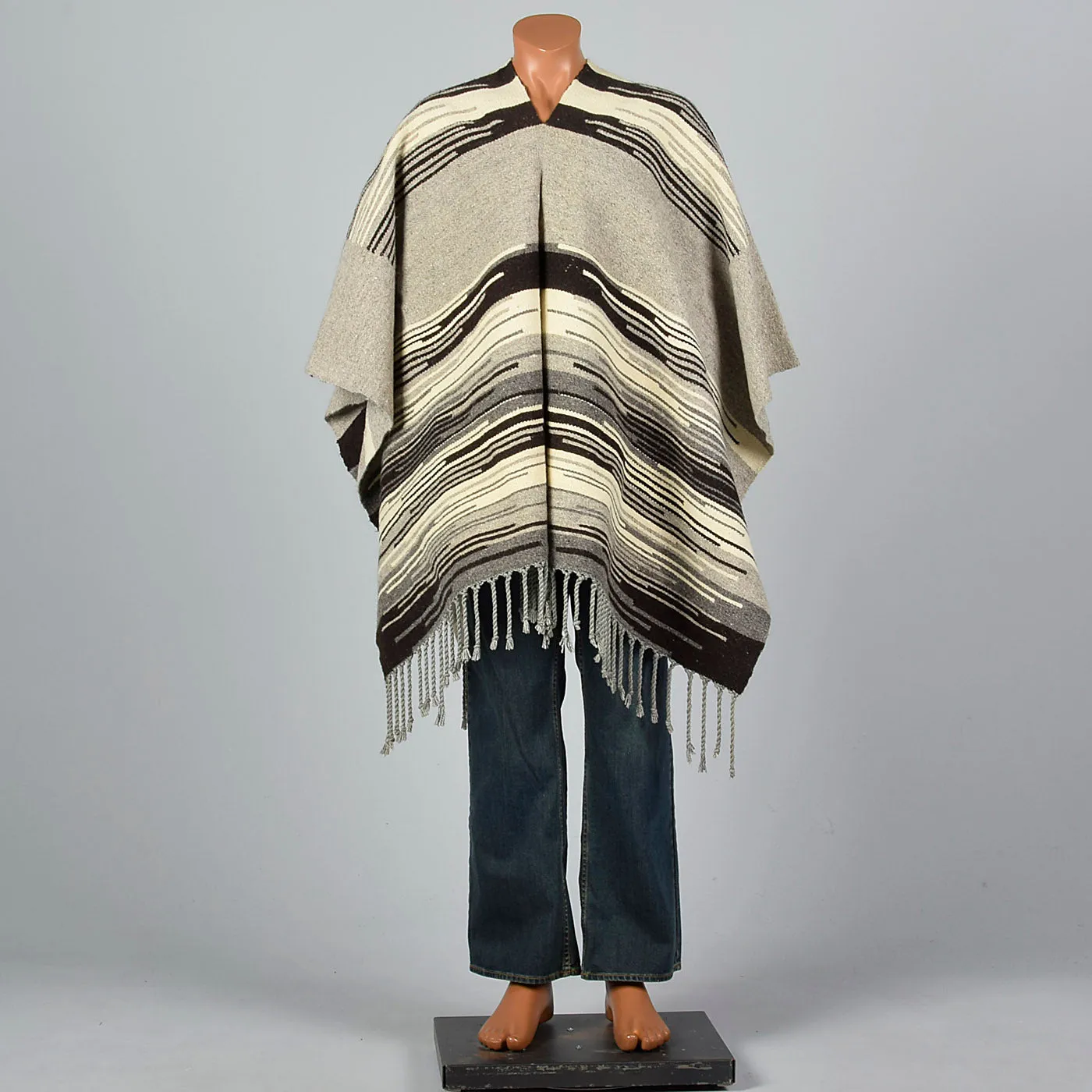 1970s Mens Mexican Wool Blanket Poncho