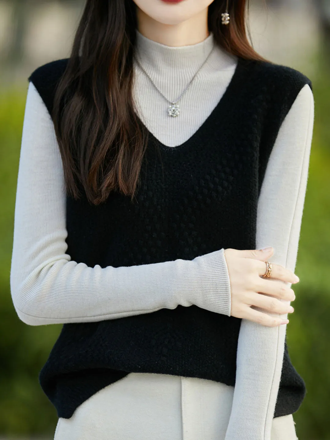 Chloe Retro V-Neck Hollowed Knitted Vest