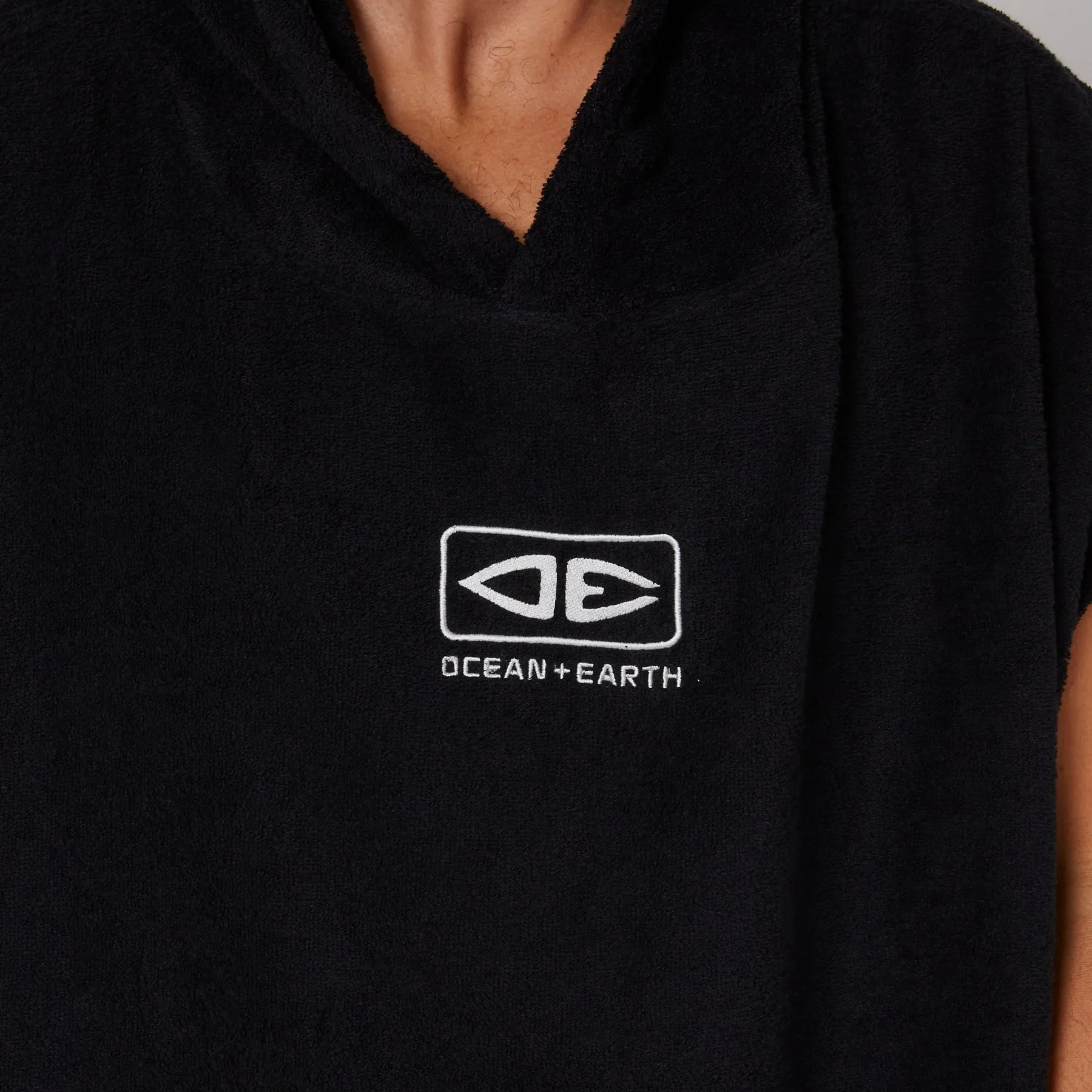 O&E Priority Lightweight Hooded Poncho