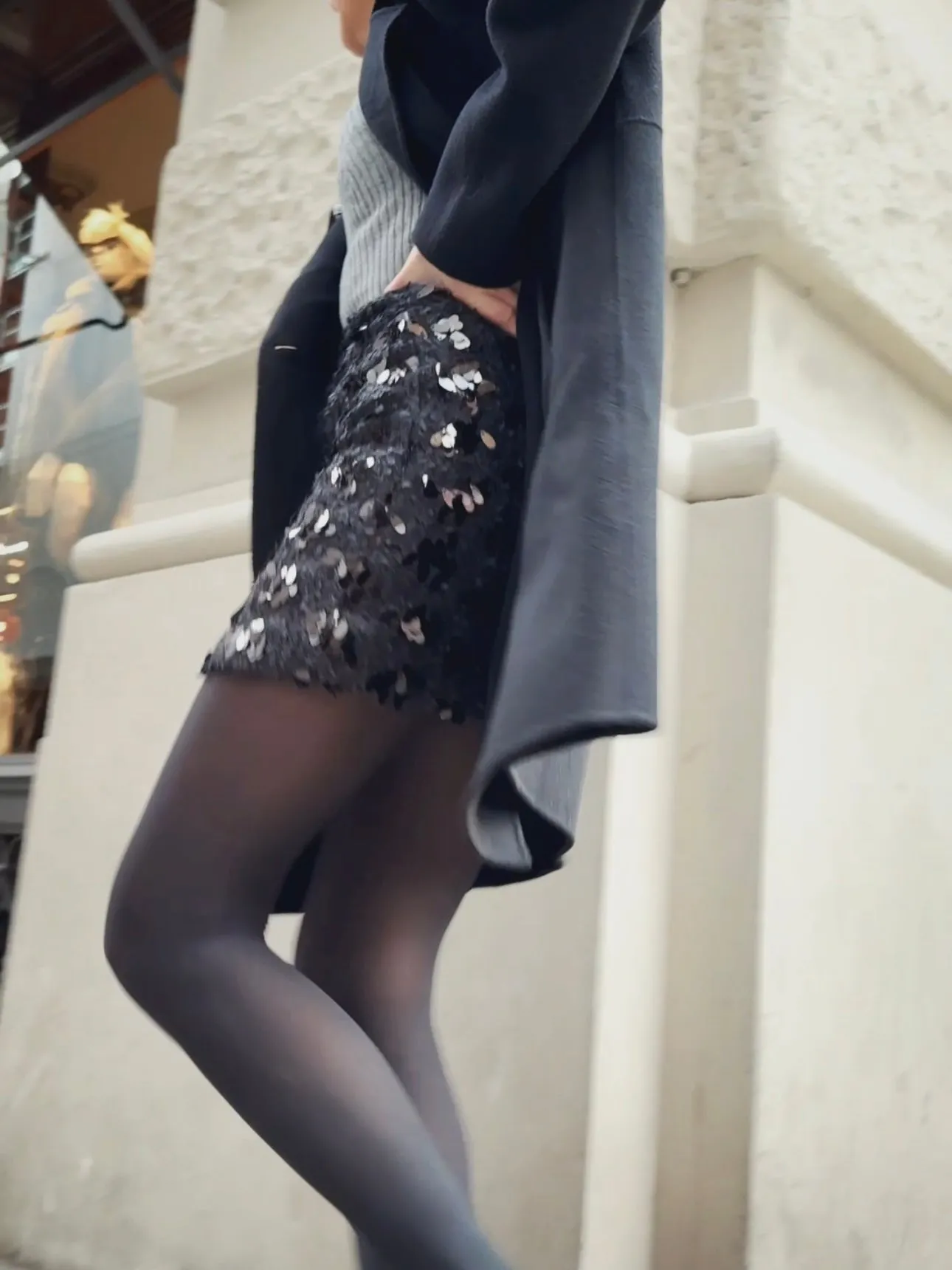 SHORT SKIRT WITH SEQUINS - BLACK
