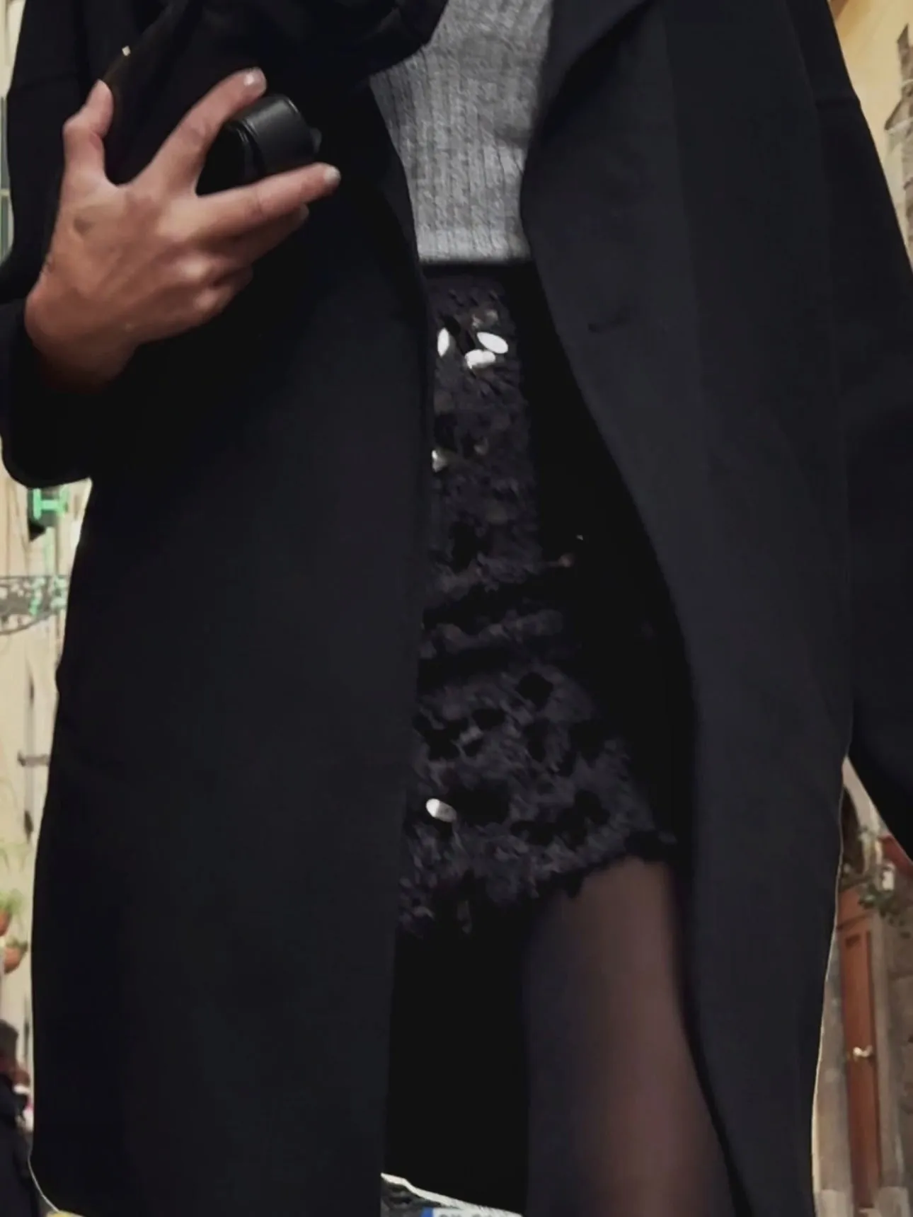 SHORT SKIRT WITH SEQUINS - BLACK