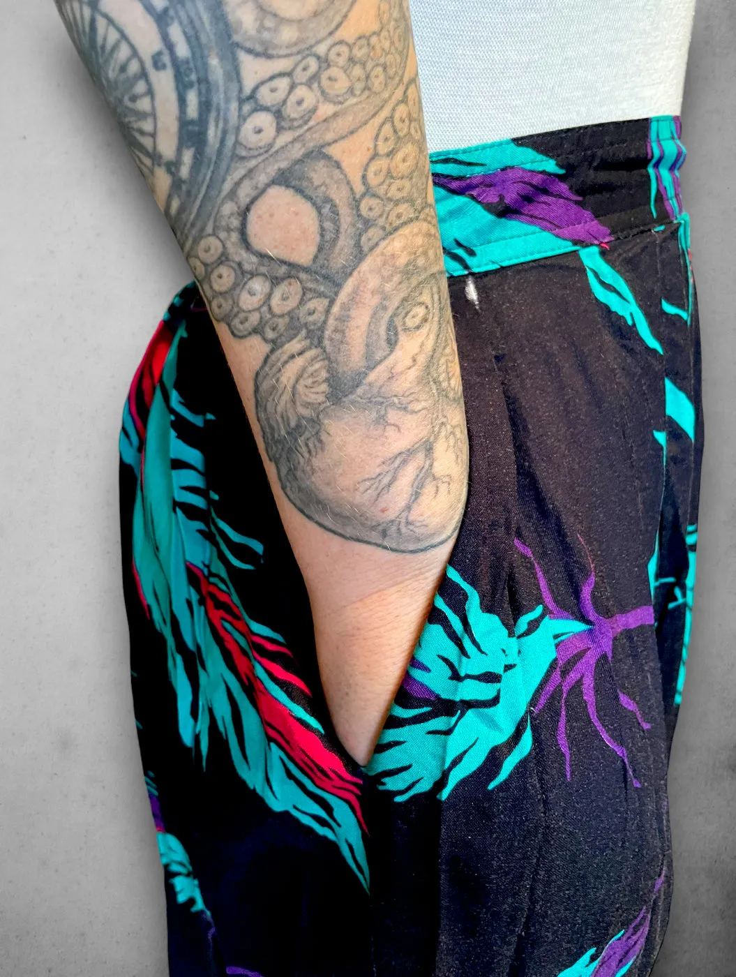Vintage 1980’s Long Black, Teal Blue, Magenta Pink & Purple Feather Pattern Pocket Skirt