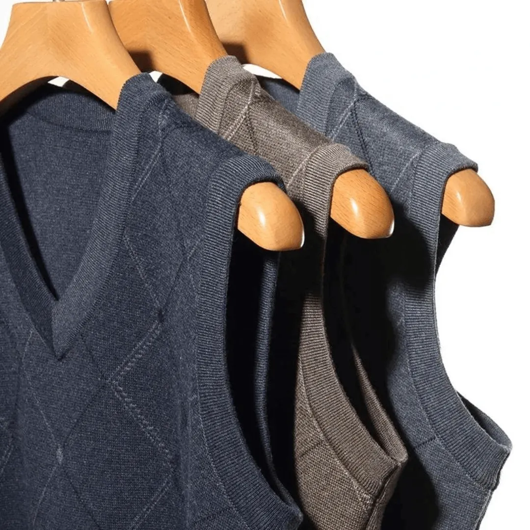 Women's Knitted Vest with Diagonal Pattern